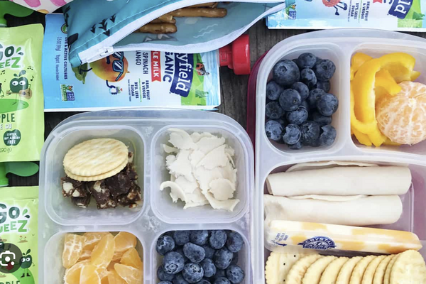 The Best Guide to Travel Snacks for Kids: Planes, Trains, and Automobiles!